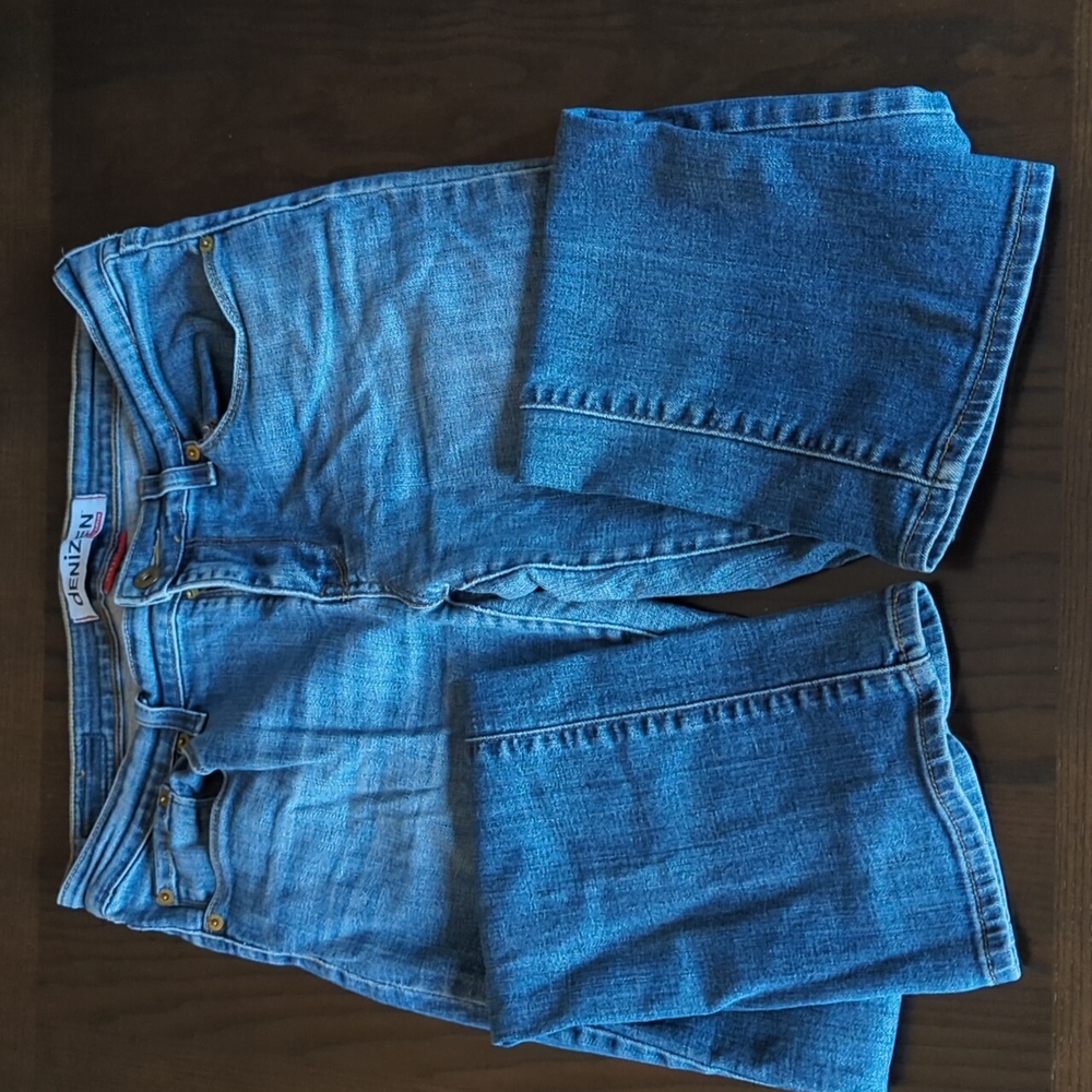 Levi's Denizen Straight Cut Jeans. Size 8